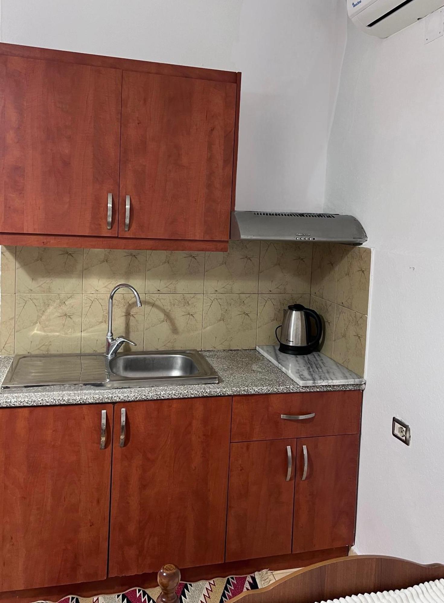 Tourists Guest House Gjirokaster Luaran gambar
