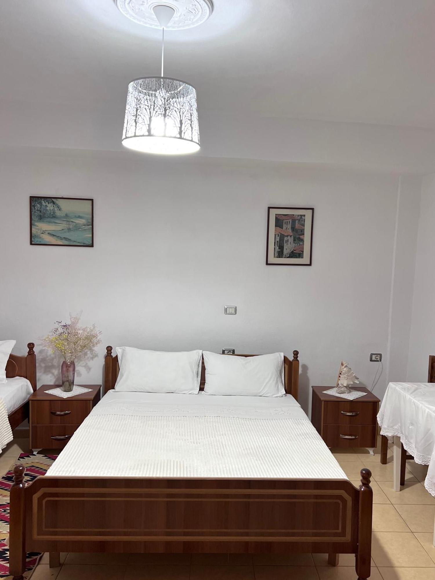 Tourists Guest House Gjirokaster Luaran gambar